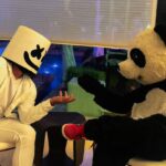 Sergio Daniel Brazón Rodríguez Instagram – Estábamos hablando de negocios mi amigo @marshmello  y yo, cuando mi amigo @soynandito me tomó esta foto.
Si, soy un Panda de negocios, amigos. 😎