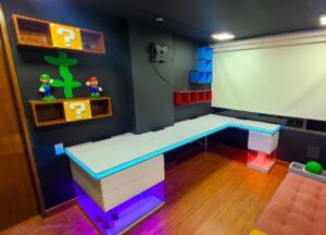 Sergio Daniel Brazón Rodríguez Instagram - Acabo de subir un video en mi canal donde les muestro la remodelación que hice en mi casa 🤯 ¿Que les parece? Aun faltan muchas cosas y ustedes me pueden ayudar a armar mi nuevo set up. VE A VER EL VIDEO 🤩
Les prometo que cuando esté listo, les subiré fotos mejores (díganle a @yamitaventurero que me las tome) 🤓
