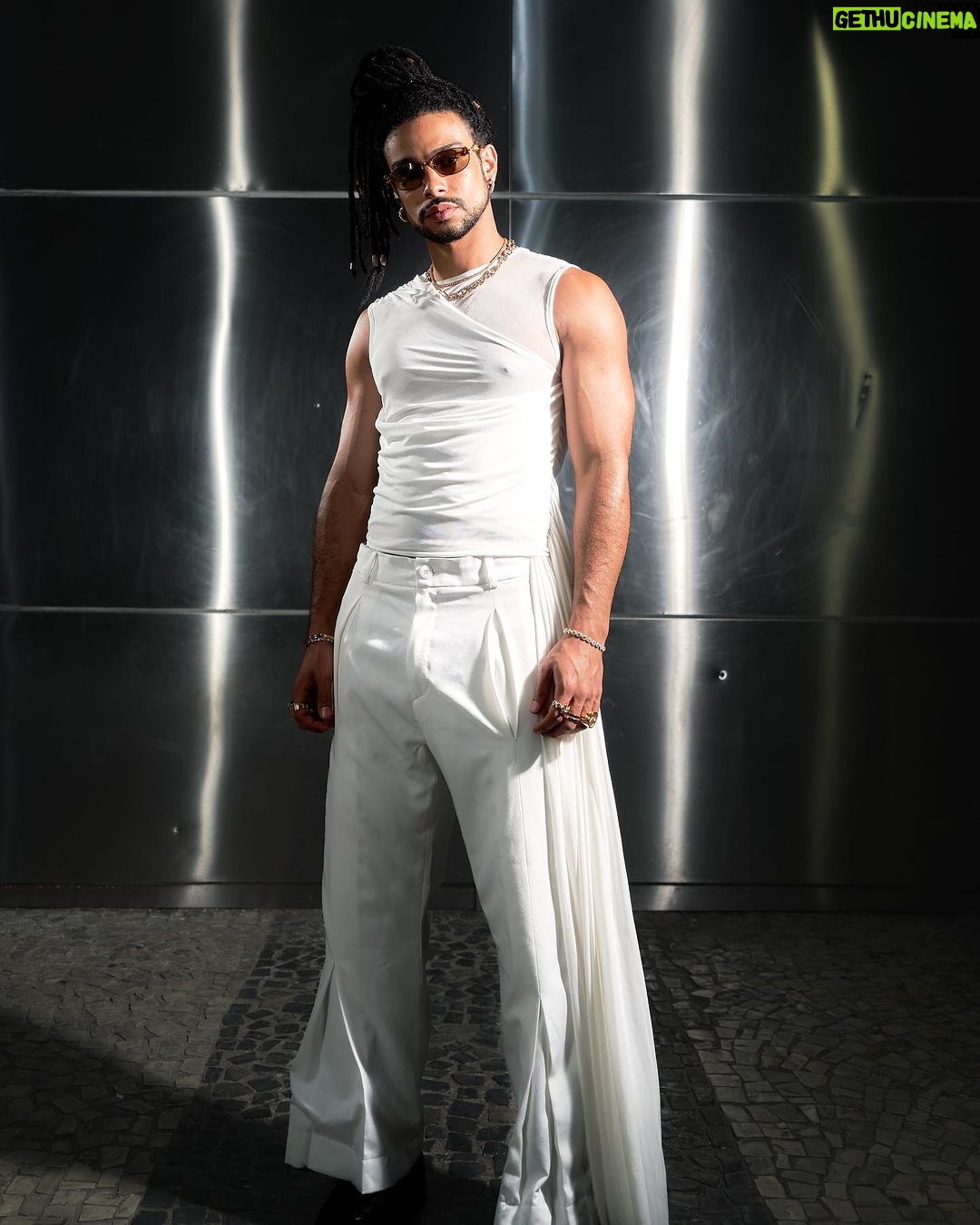 Sergio Malheiros Instagram - Galactikos 💎✨ Ready to #BaileDaVogue2024 look Sérgio: @lucasleao.co jóias: @swarowski @menatjoias @sarajoias.oficial @crayonsaopaulo óculos: @swarowski look Sophia: @modaeiko headpice: @ikibeads jóias: @atelierpepita beauty: @sennarafael @tittovidal stylist: @alexia_azambuja assistência de styling: @omatheusaugustto produção de moda: @borgethh @clarapxtm direcao de fotografia - @vidafodona gaffer - @omagodapinturacontemporanea assistente de fotografia - @larapazini