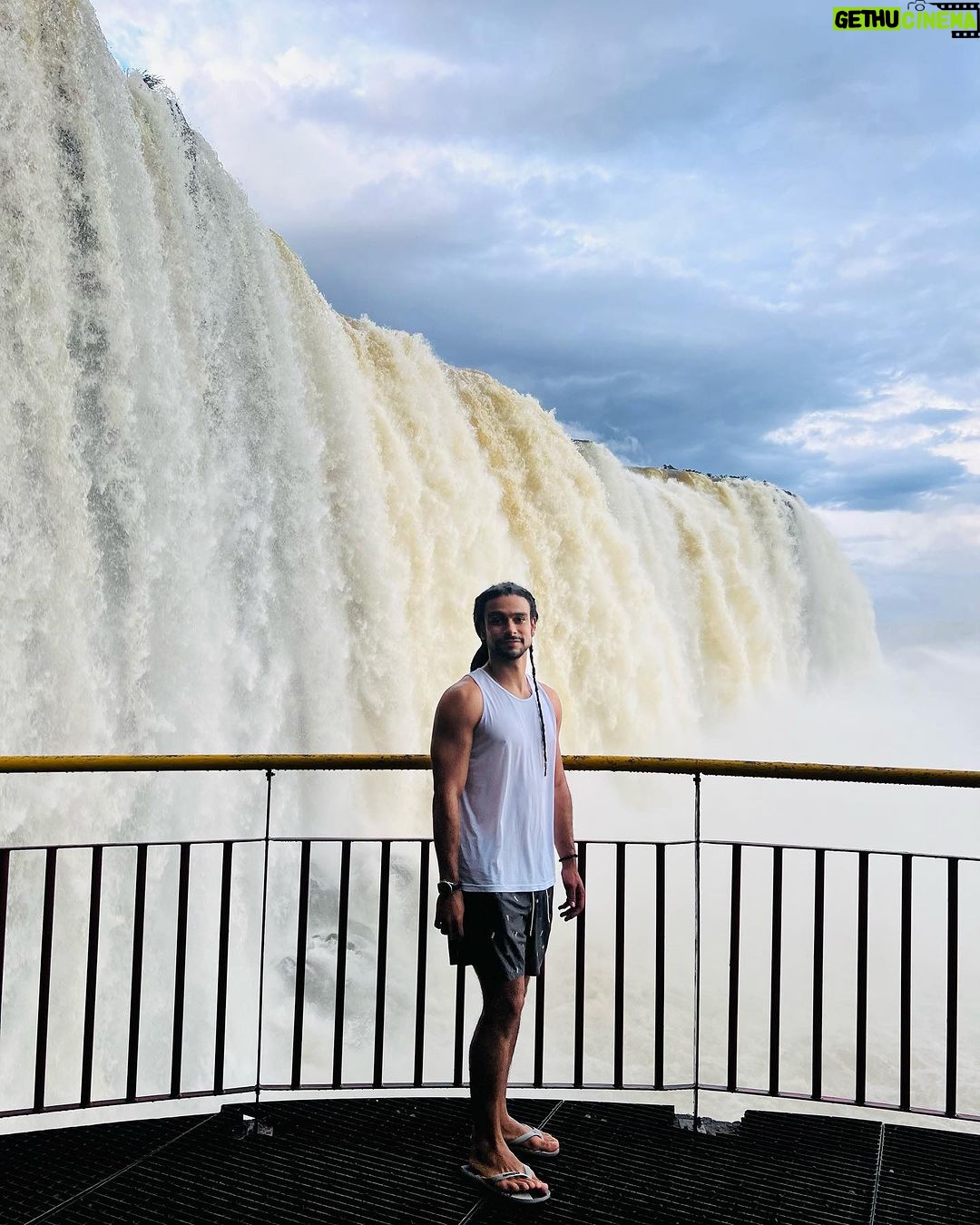 Sergio Malheiros Instagram - Alguém aí tem um barril? 😅💦 Cataratas Do Iguaçu, Parque Nacional Do Iguaçu - Brasil