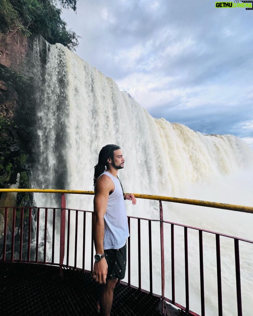Sergio Malheiros Instagram - Alguém aí tem um barril? 😅💦 Cataratas Do Iguaçu, Parque Nacional Do Iguaçu - Brasil