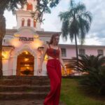Sergio Malheiros Instagram - Nosso primeiro dia aqui no @belmondhoteldascataratas já começou com um Coquetel super especial com um pôr do sol de frente para as Cataratas. Inesquecível 🍸☀️ @cazalc, vc arrasou muito nessa ❤️ Hotel das Cataratas, A Belmond Hotel