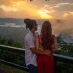 Sergio Malheiros Instagram - Nosso primeiro dia aqui no @belmondhoteldascataratas já começou com um Coquetel super especial com um pôr do sol de frente para as Cataratas. Inesquecível 🍸☀️ @cazalc, vc arrasou muito nessa ❤️ Hotel das Cataratas, A Belmond Hotel
