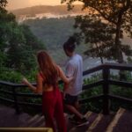 Sergio Malheiros Instagram - Nosso primeiro dia aqui no @belmondhoteldascataratas já começou com um Coquetel super especial com um pôr do sol de frente para as Cataratas. Inesquecível 🍸☀️ @cazalc, vc arrasou muito nessa ❤️ Hotel das Cataratas, A Belmond Hotel