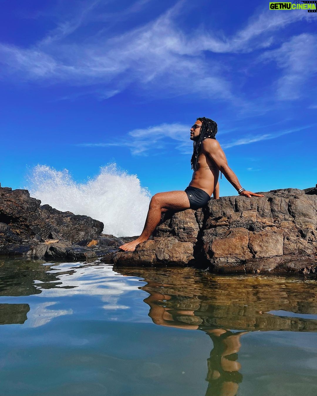 Sergio Malheiros Instagram - Segundos antes de molhar meu celular 😅✌🏾🌊 Itacaré,Bahia-Brasil