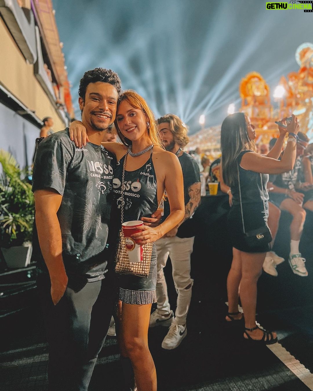 Sergio Malheiros Instagram - 2024 já tá batendo na porta, galera 😅 E nada como celebrar os bons momentos vividos com @amstelbr em 2023 🍻 Muito obrigado por essa parceria, e já tô animado para o próximo ano… #ConteMomentos #BebaComModeração #AmstelUltra • Publicidade