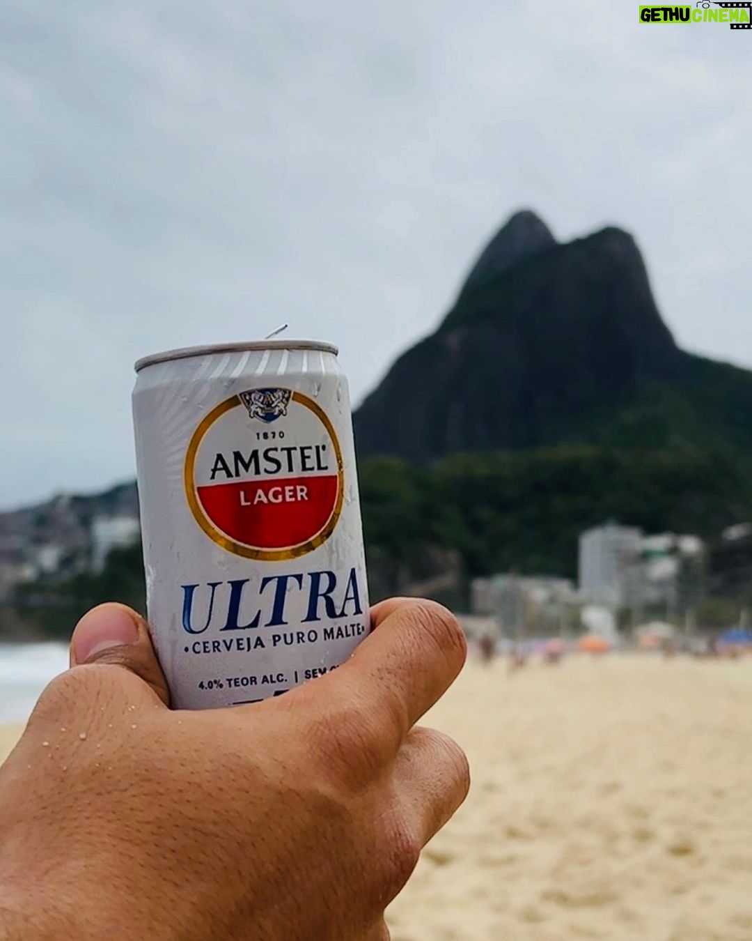 Sergio Malheiros Instagram - 2024 já tá batendo na porta, galera 😅 E nada como celebrar os bons momentos vividos com @amstelbr em 2023 🍻 Muito obrigado por essa parceria, e já tô animado para o próximo ano… #ConteMomentos #BebaComModeração #AmstelUltra • Publicidade