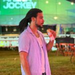 Sergio Malheiros Instagram - Música boa + Amstel gelada? Não tem erro 👌🏾😅 O Arena Jockey tá rolando com o melhor da música, arte e cultura. Aproveita pra curtir esse final de semana 🍻 #ArenaJockey #Amstel • Publicidade
