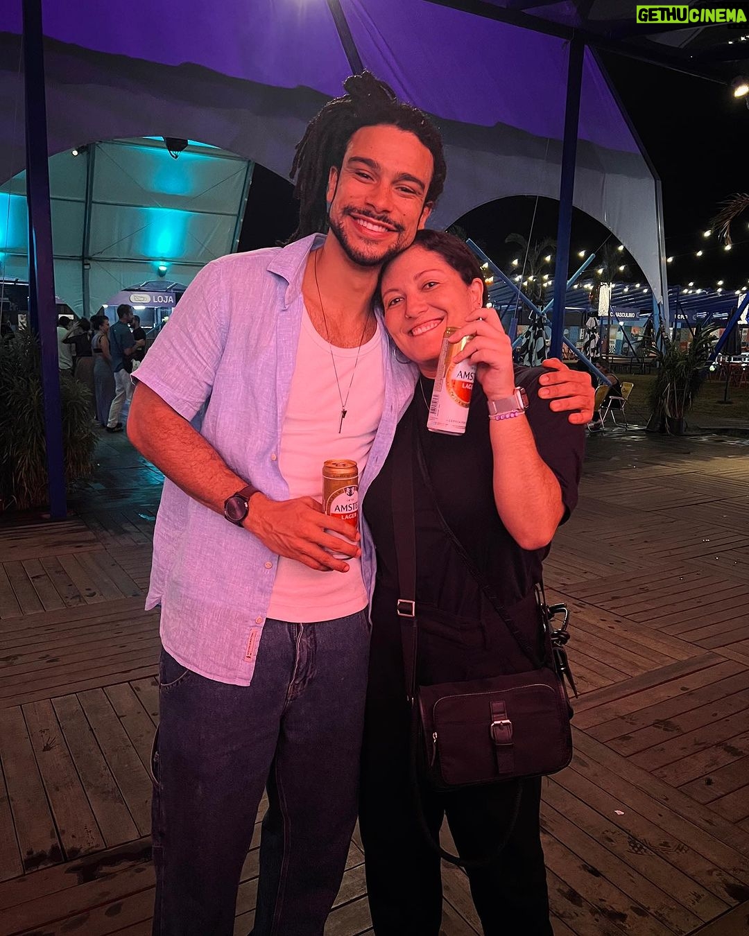 Sergio Malheiros Instagram - Música boa + Amstel gelada? Não tem erro 👌🏾😅 O Arena Jockey tá rolando com o melhor da música, arte e cultura. Aproveita pra curtir esse final de semana 🍻 #ArenaJockey #Amstel • Publicidade