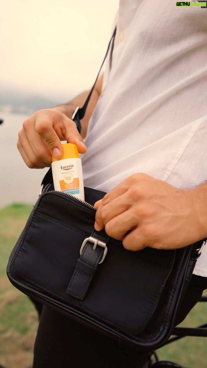 Sergio Malheiros Instagram - Dica boa, eu logo passo pra frente 😉 O Sun Hydro Fluid tem a tecnologia avançada de proteção solar @eucerinbrasil que combina filtros UVA/UVB. Uma fragrância deliciosa e textura ultra fluída (gosto assim), ele é 0% oleoso e de absorção imediata, não deixa resíduos após o uso, dermatologicamente comprovado e indicado para todos os tipos de pele. E tem FPS 60! Tá fazendo diferença pra mim e tenho certeza que vai ser bom pra vocês também 😀 • Publicidade