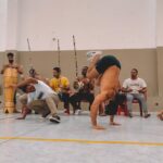 Sergio Malheiros Instagram - “Fazer nas ruas e praças públicas exercícios de agilidade destreza e corporal conhecidos pela denominação capoeiragem; andar em correrias, com armas ou instrumentos capazes de produzir lesão corporal, provocando tumultos ou desordens, ameaçando pessoa certa ou incerta ou incutindo temor de algum mal: Pena - Prisão de dois a seis meses.” Código penal brasileiro de 1890 🤦🏾