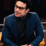 Sergio Malheiros Instagram - Hoje vai ao ar um dos programas mais incríveis que já participei na minha carreira: #DoisEmCena, com o grande Mauro Mendonça. A proposta do programa é ser um encontro de gerações de atores, numa conversa especial, mediada pela minha amiga Marisa Orth. Uma delícia e uma grande honra. Obrigado @canalviva. O programa vai ficar disponível no Globoplay depois pra quem quiser assistir… Tem vários outros episódios com atores e atrizes maravilhosos. 🎬❤️