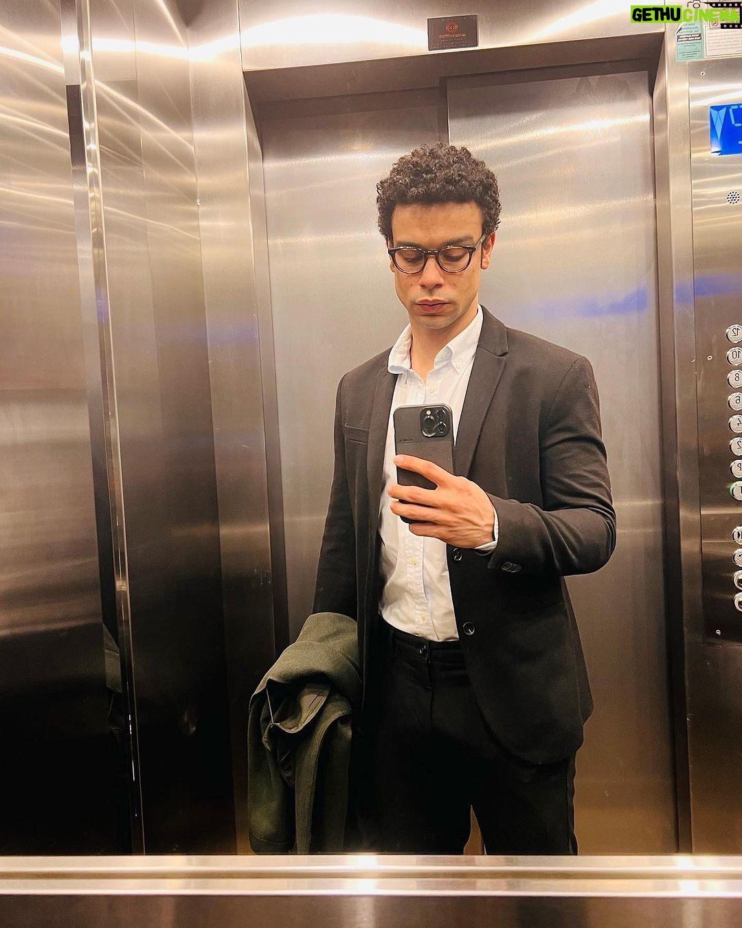 Sergio Malheiros Instagram - Outfit da semana 🧑🏾🦱🤙🏾