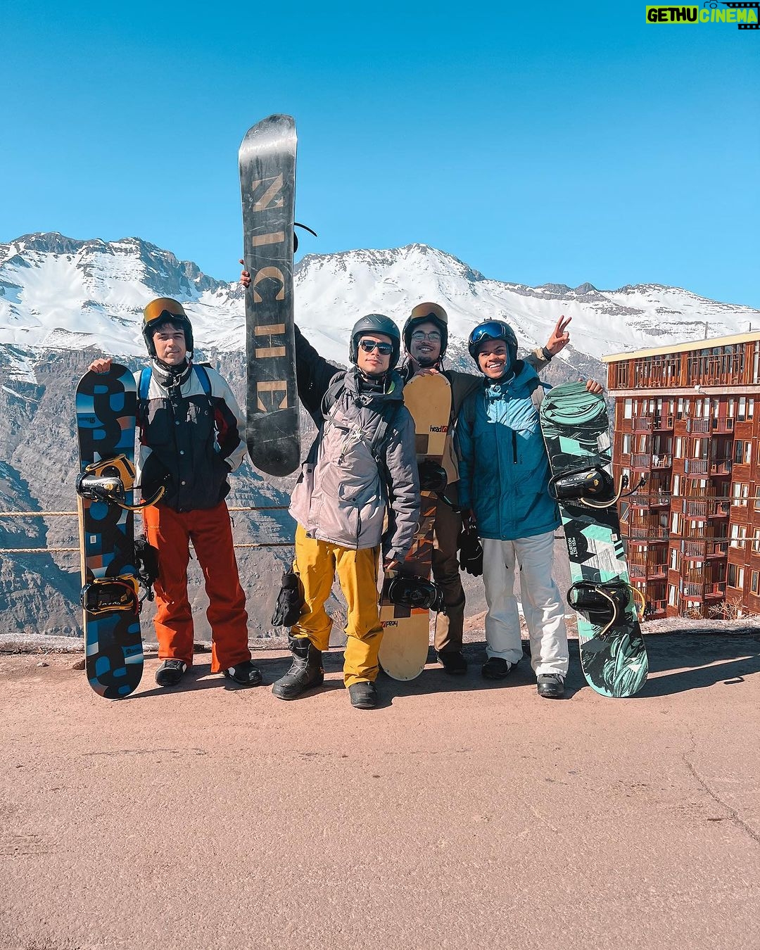Sergio Malheiros Instagram - De lei 🏂😅🇨🇱 #vallenevado #snowboarding #trip Valle Nevado - Chile