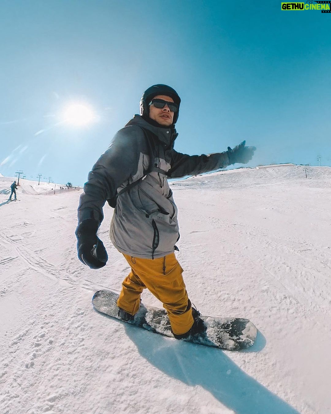Sergio Malheiros Instagram - De lei 🏂😅🇨🇱 #vallenevado #snowboarding #trip Valle Nevado - Chile