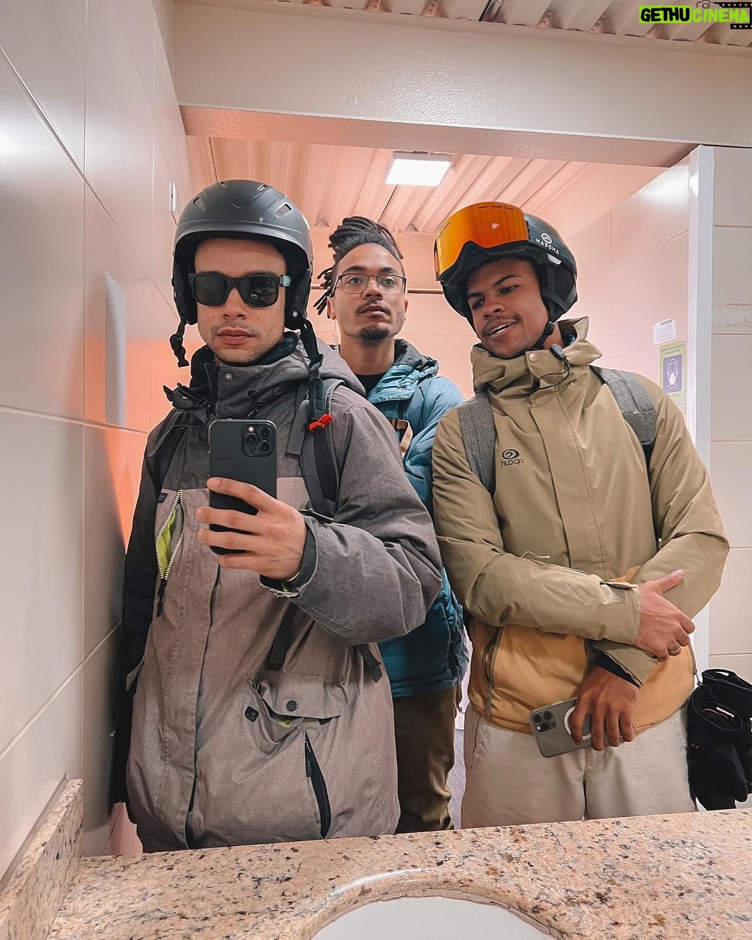 Sergio Malheiros Instagram - De lei 🏂😅🇨🇱 #vallenevado #snowboarding #trip Valle Nevado - Chile