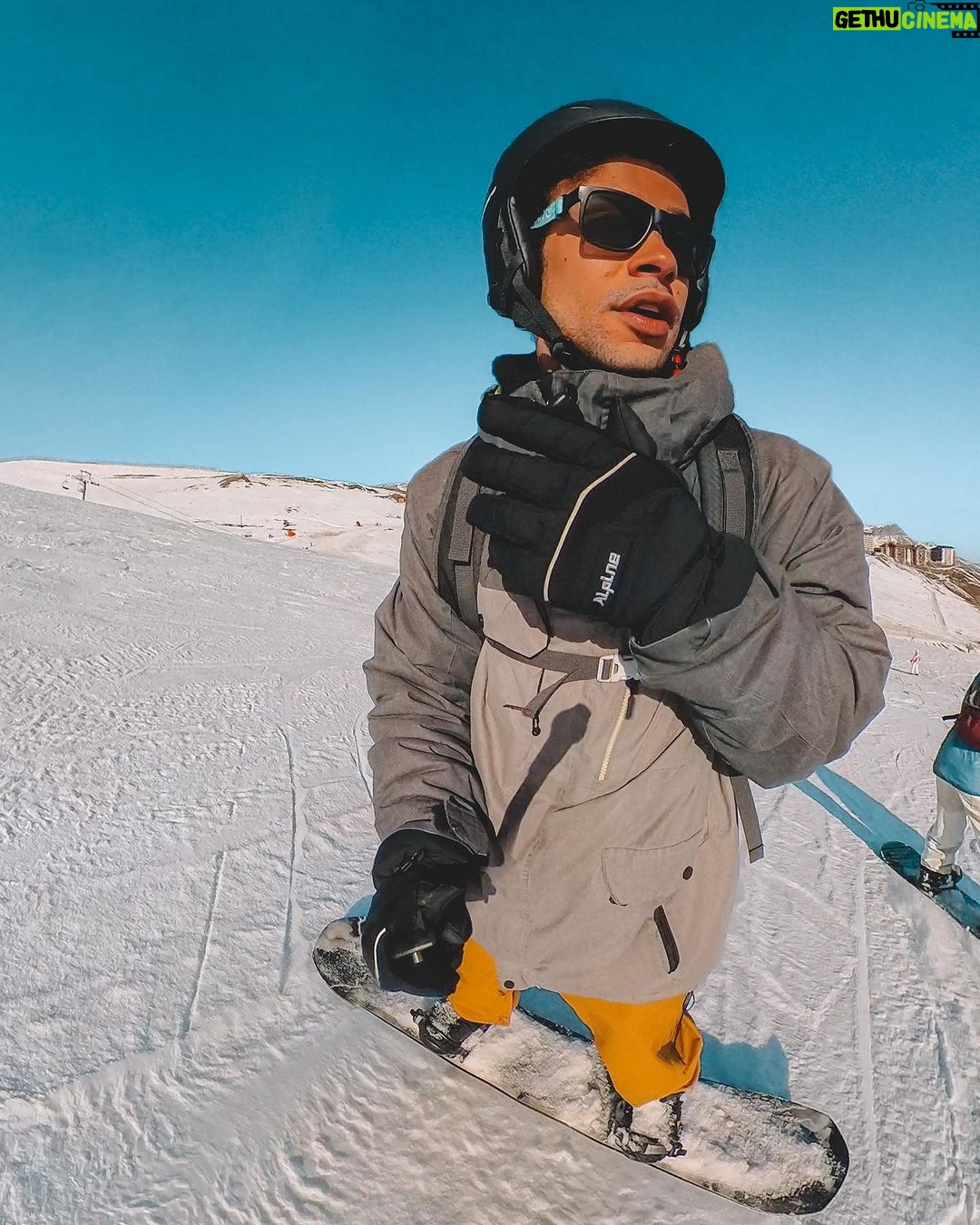 Sergio Malheiros Instagram - De lei 🏂😅🇨🇱 #vallenevado #snowboarding #trip Valle Nevado - Chile