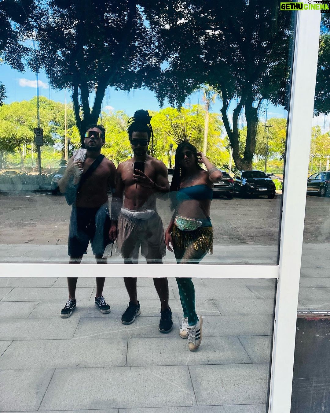 Sergio Malheiros Instagram - Acho que agora acabou mesmo, né? 😂🎉👍🏾 #Carnaval