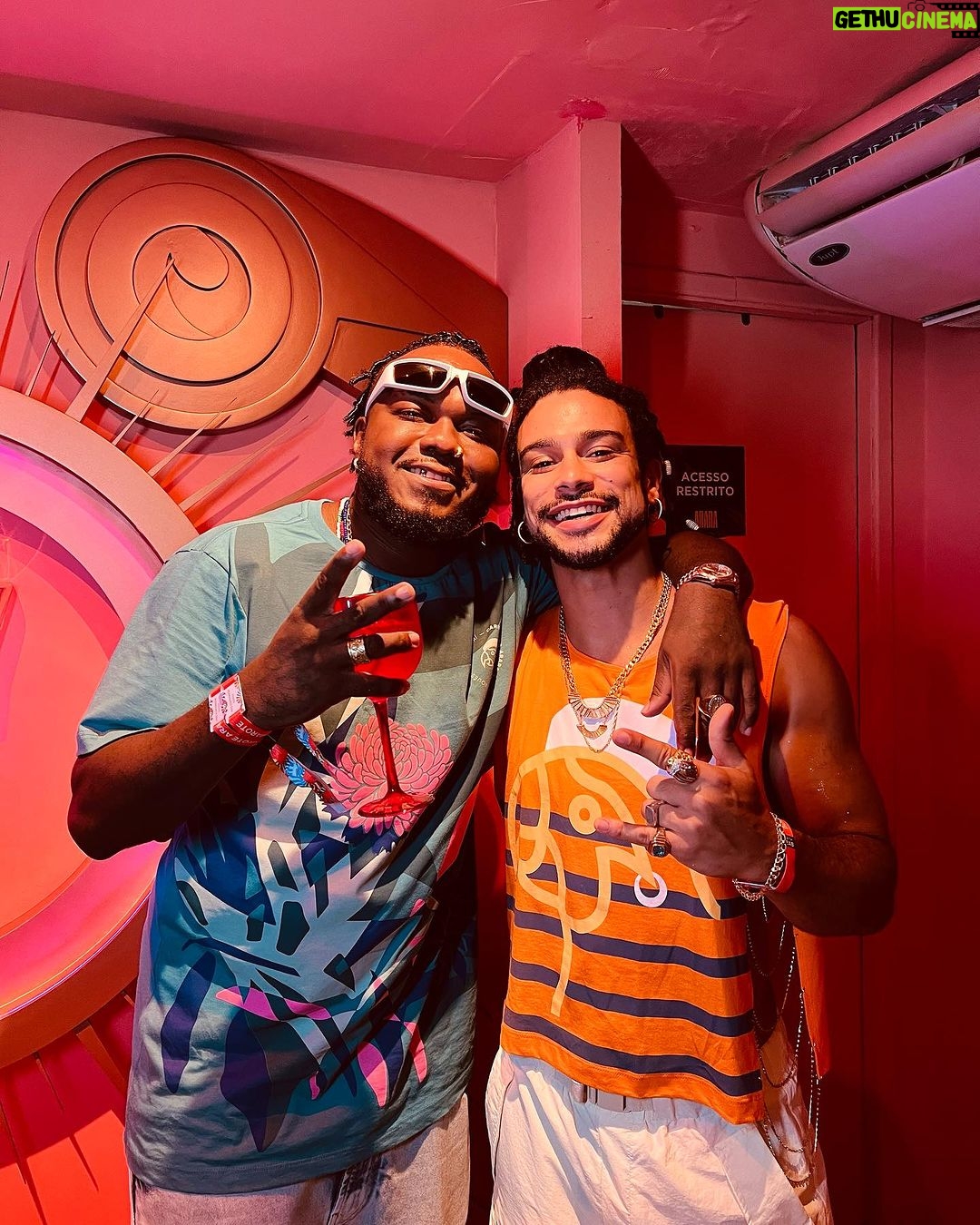 Sergio Malheiros Instagram - Carnaval cercado de gente maneira 🎉😎 #SapucaÃ
