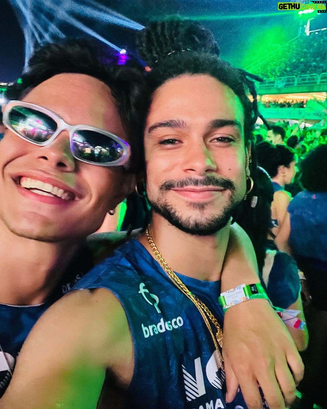 Sergio Malheiros Instagram - Carnaval cercado de gente maneira 🎉😎 #SapucaÃ