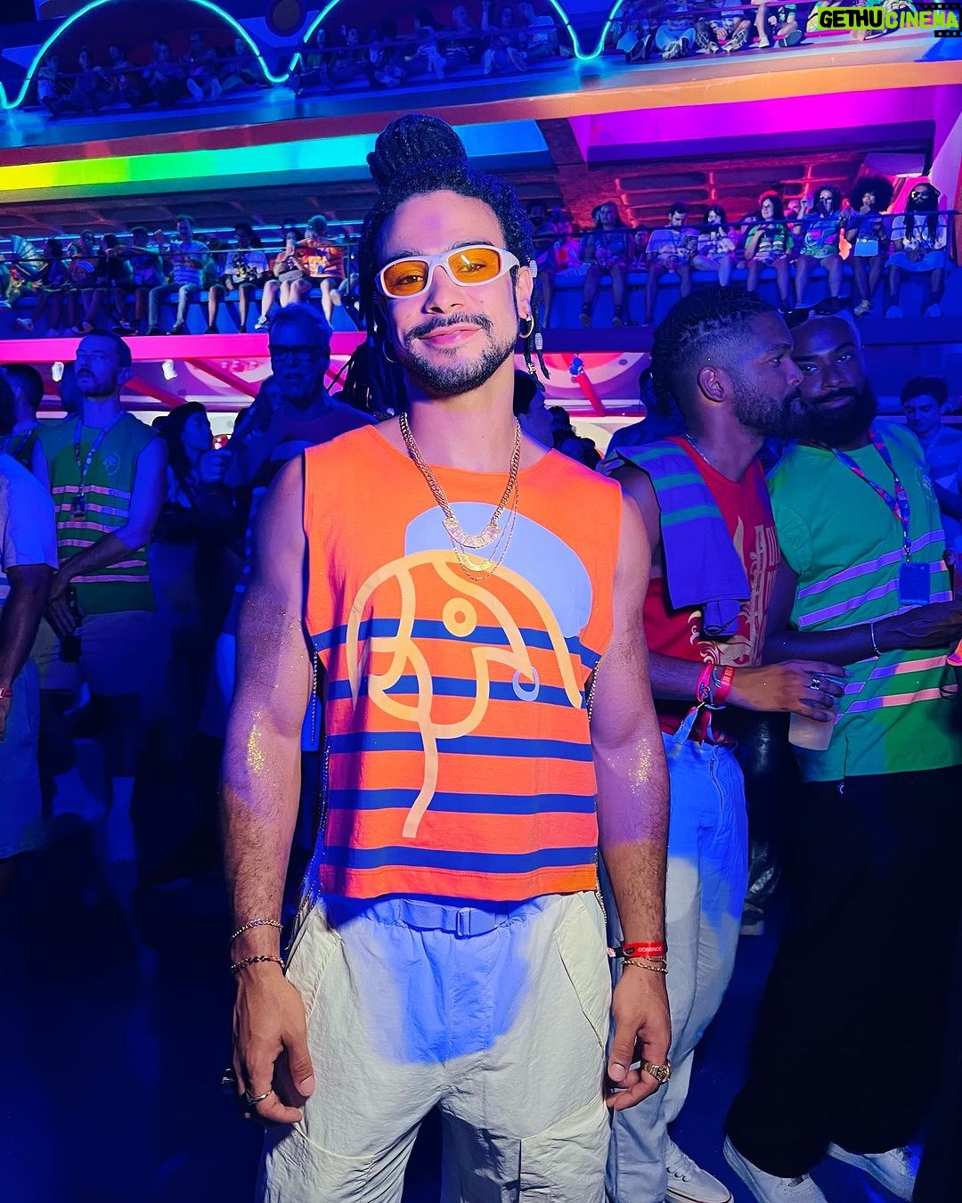Sergio Malheiros Instagram - Esperando a Beija-flor arrasar 💙 #Carnaval 2024 #Sapucaí Marquês de Sapucaí, Rio de Janeiro - RJ, Brasil.