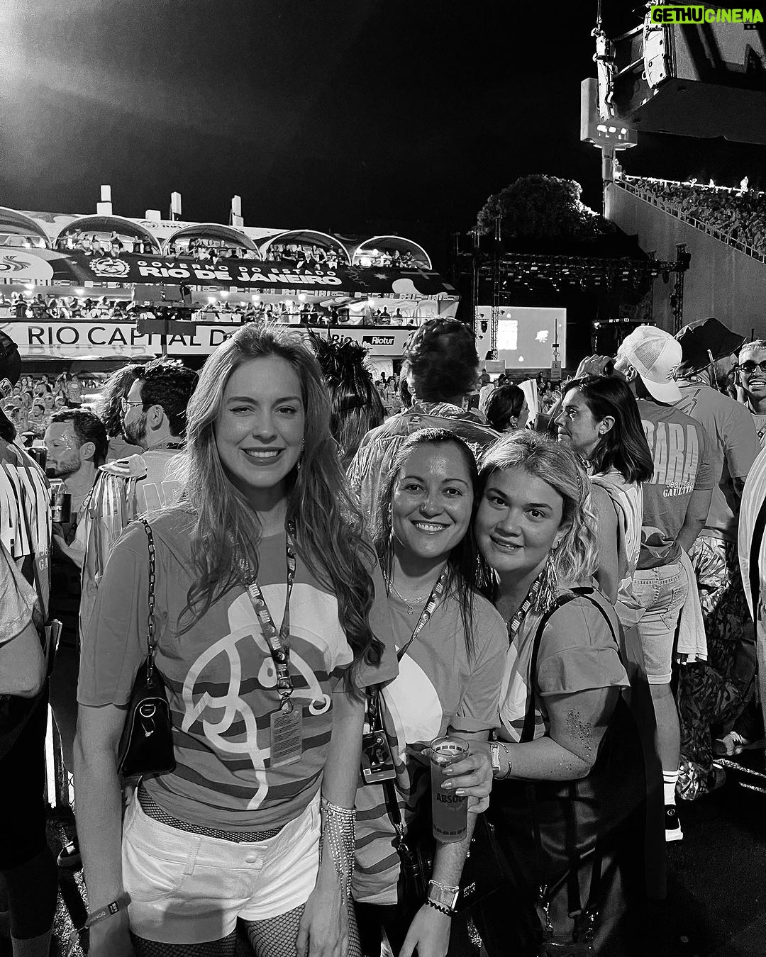 Sergio Malheiros Instagram - Esperando a Beija-flor arrasar 💙 #Carnaval 2024 #Sapucaí Marquês de Sapucaí, Rio de Janeiro - RJ, Brasil.