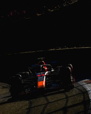 Sergio Pérez Instagram - Lo dimos todo, muchas gracias por toda su entrega y apoyo.
Mañana vamos a buscar el podio !#Vamos !!!

Gave it our all, thank you so much for all your effort and support. Tomorrow, we’re going all out for the podium. #LetsGo !!!

#MexicoGP #SP11