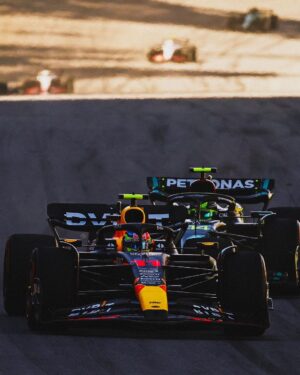 Sergio Pérez Instagram - No tuve el mejor arranque y eso provocó que mis llantas se fueran en los duelos con Lewis y Russell, pero al final  logramos buenos puntos.

Mañana es la importante y tenemos el ritmo para remontar. 

I didn't have the best start, which led to my tires wearing out in the duels with Lewis and Russell, but in the end, we secured some good points. 

Tomorrow's the big day and we've got the pace to make a comeback.

#SP11 #BrazilGP