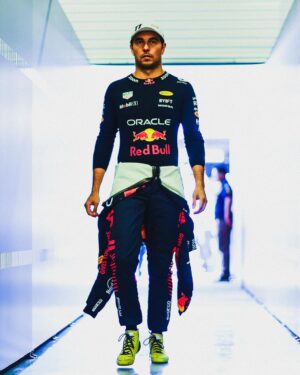 Sergio Pérez Instagram - Lo dimos todo, muchas gracias por toda su entrega y apoyo.
Mañana vamos a buscar el podio !#Vamos !!!

Gave it our all, thank you so much for all your effort and support. Tomorrow, we’re going all out for the podium. #LetsGo !!!

#MexicoGP #SP11