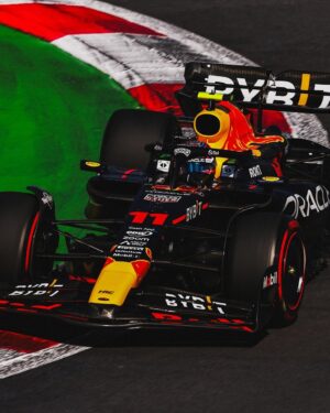 Sergio Pérez Instagram - Lo dimos todo, muchas gracias por toda su entrega y apoyo.
Mañana vamos a buscar el podio !#Vamos !!!

Gave it our all, thank you so much for all your effort and support. Tomorrow, we’re going all out for the podium. #LetsGo !!!

#MexicoGP #SP11