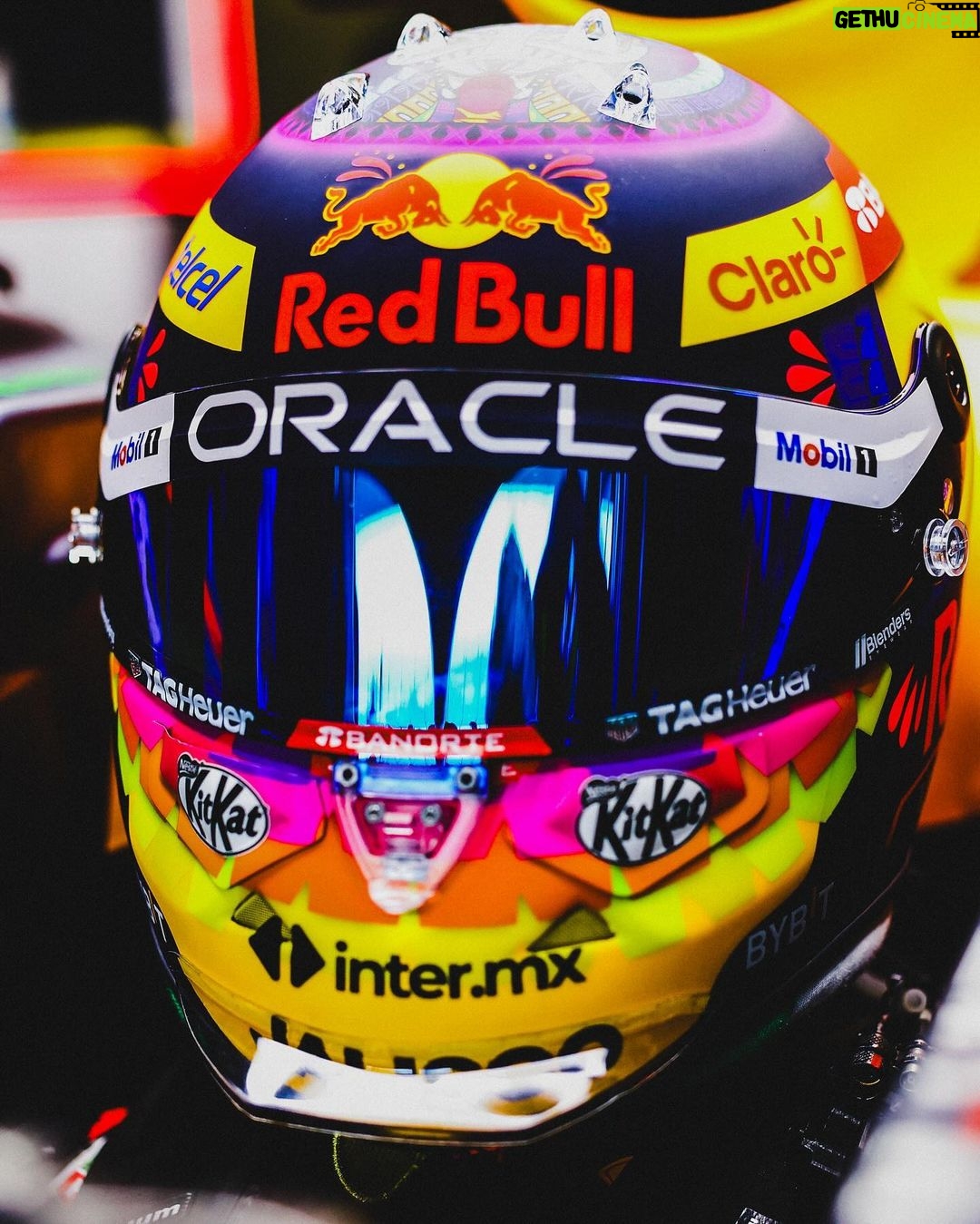 Sergio Pérez Instagram - Nuestros hermanos en Guerrero nos necesitan, la tragedia es inimaginable y no hay tiempo qué perder. Estoy donando uno de mis cascos que usaré el fin de semana en el #MexicoGP La puja inicia en $500,000 pesos. Toda la información en @fundacionchecoperez Our brothers in Guerrero need us, the tragedy is unimaginable and there’s no time to waste. I’m donating one of my helmets that I’ll use this weekend at the #MexicoGP Bidding starts at $500,000 pesos. All information at @fundacionchecoperez #SP11