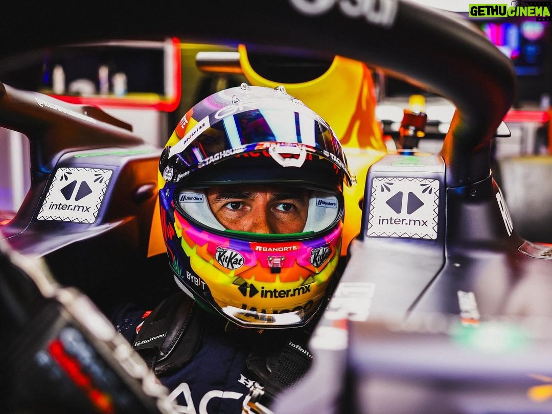 Sergio PĂ©rez Instagram - 🇲🇽 IncreĂble siempre el apoyo de todos ¡Gracias! Estamos listos para el fin de semana, hemos trabajado muy duro y vamos a darlo todo para lograr un gran resultado. Always amazed by everyone’s support. Thank you! We are ready for the weekend, we've worked very hard, and we are going to give our all this weekend to achieve a great result. #SP11 AutĂłdromo Hermanos RodrĂguez