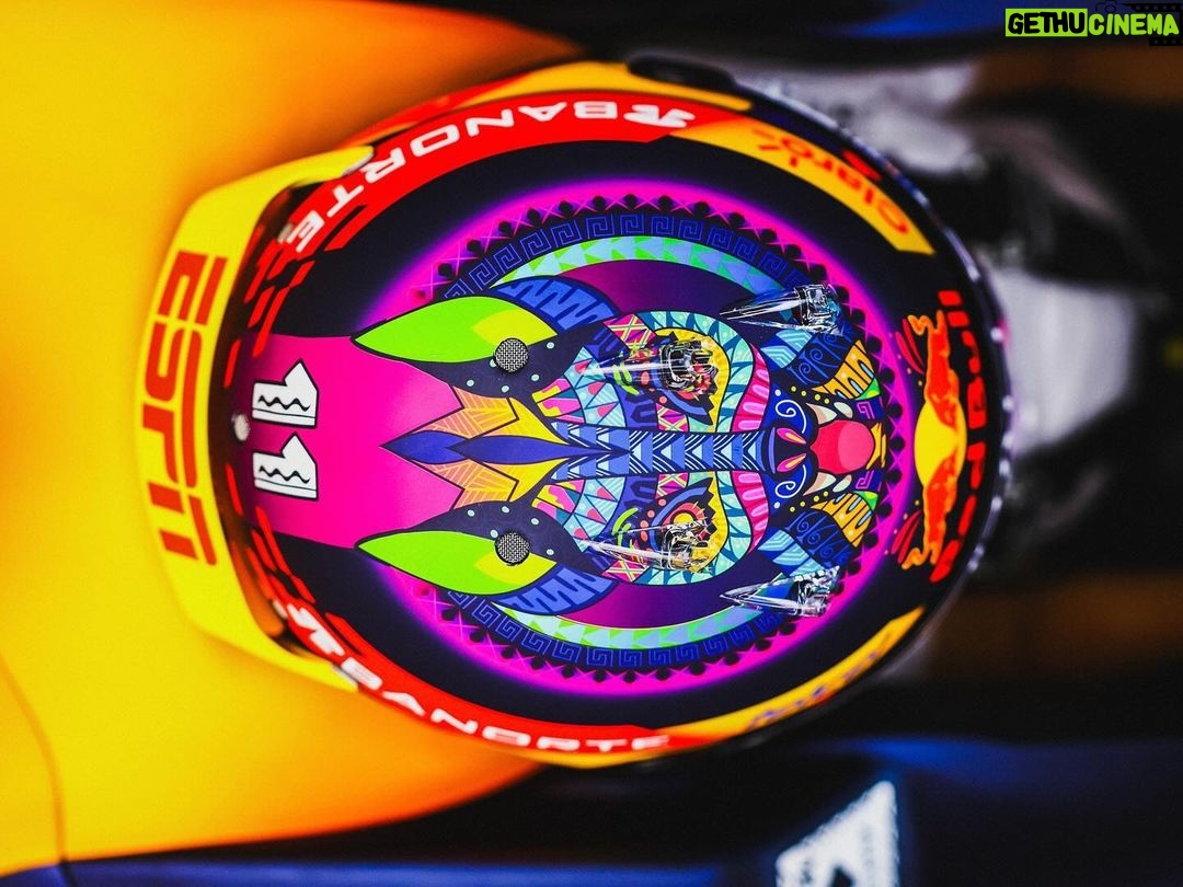 Sergio PĂ©rez Instagram - 🇲🇽 IncreĂble siempre el apoyo de todos ¡Gracias! Estamos listos para el fin de semana, hemos trabajado muy duro y vamos a darlo todo para lograr un gran resultado. Always amazed by everyone’s support. Thank you! We are ready for the weekend, we've worked very hard, and we are going to give our all this weekend to achieve a great result. #SP11 AutĂłdromo Hermanos RodrĂguez