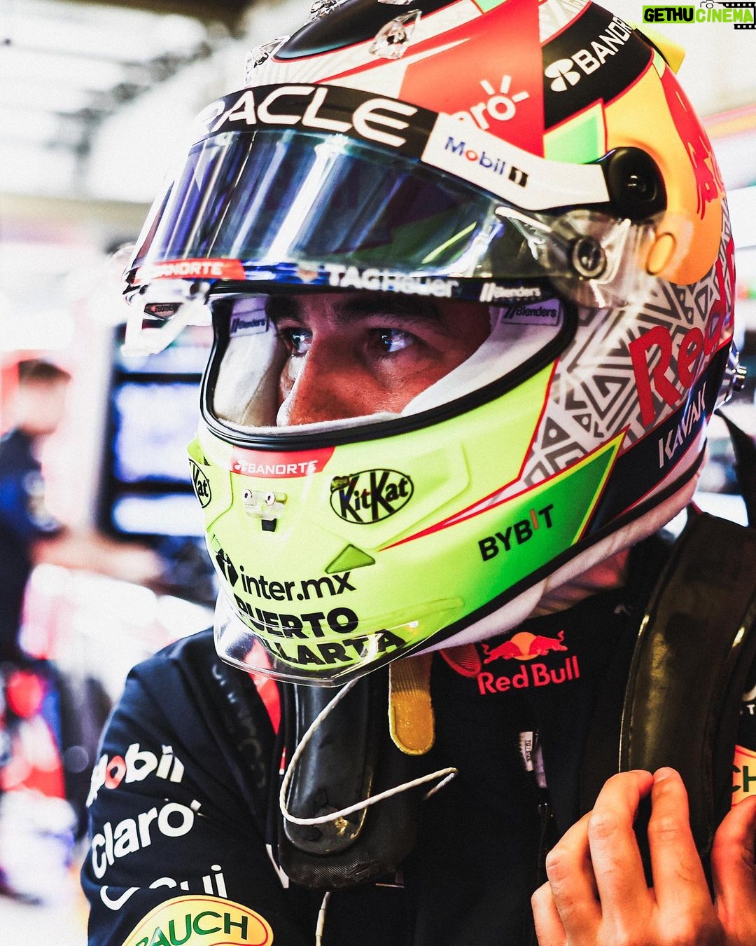 Sergio Pérez Instagram - Everything is really tight out there, one tenth could have made significant difference. Still a long weekend to go. 💪 Todo está muy apretado, una décima pudo haber hecho mucha diferencia. El fin de semana es muy largo aún 💪 #SP11 #USGP