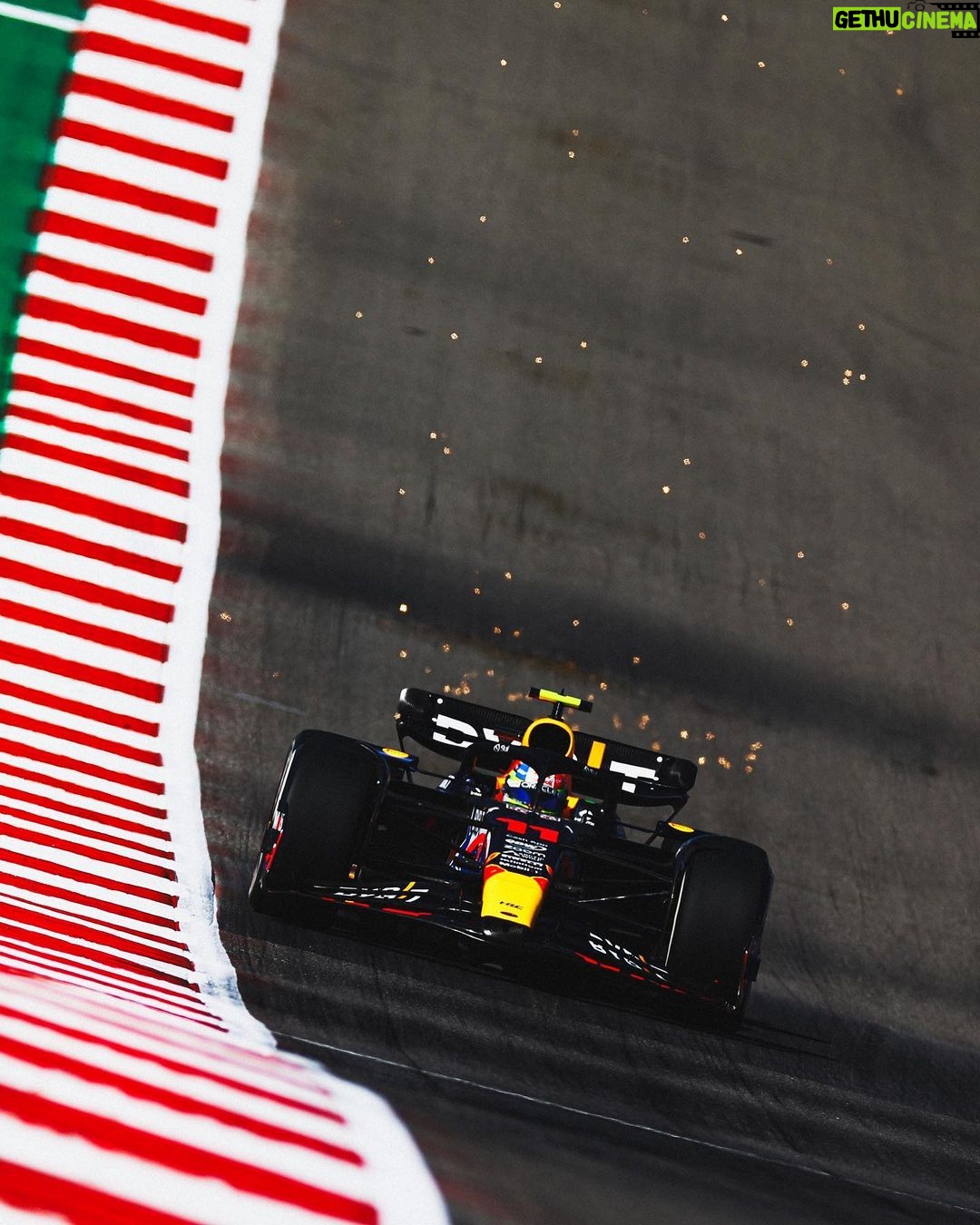 Sergio Pérez Instagram - Everything is really tight out there, one tenth could have made significant difference. Still a long weekend to go. 💪 Todo está muy apretado, una décima pudo haber hecho mucha diferencia. El fin de semana es muy largo aún 💪 #SP11 #USGP