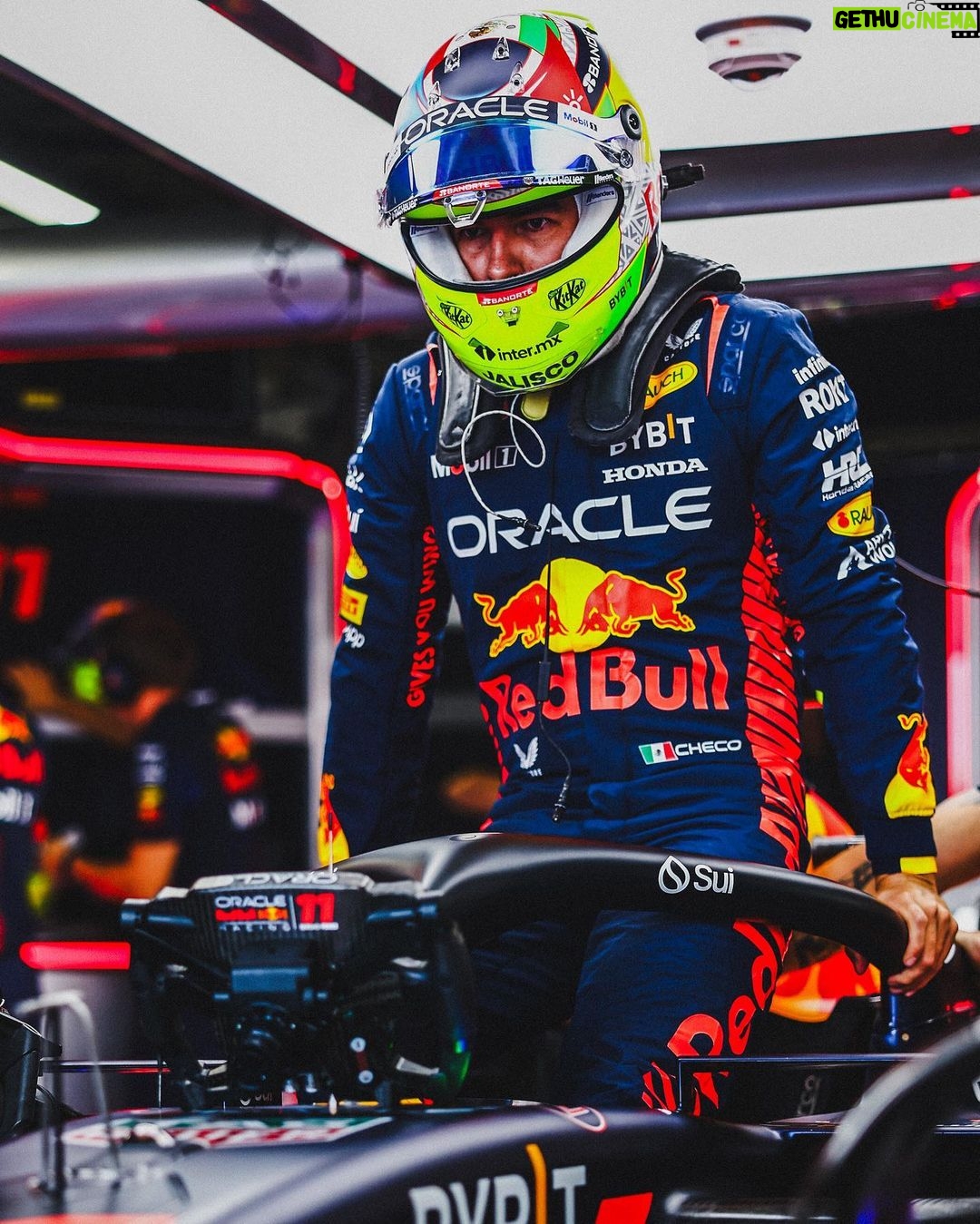 Sergio Pérez Instagram - Saturday wasn't our best, but tomorrow's what counts. We'll fight to be on the podium 💪 No fue un gran Sábado, pero mañana es lo importante. Pelearemos por estar en el podium 💪 #SP11 Suzuka International Circuit