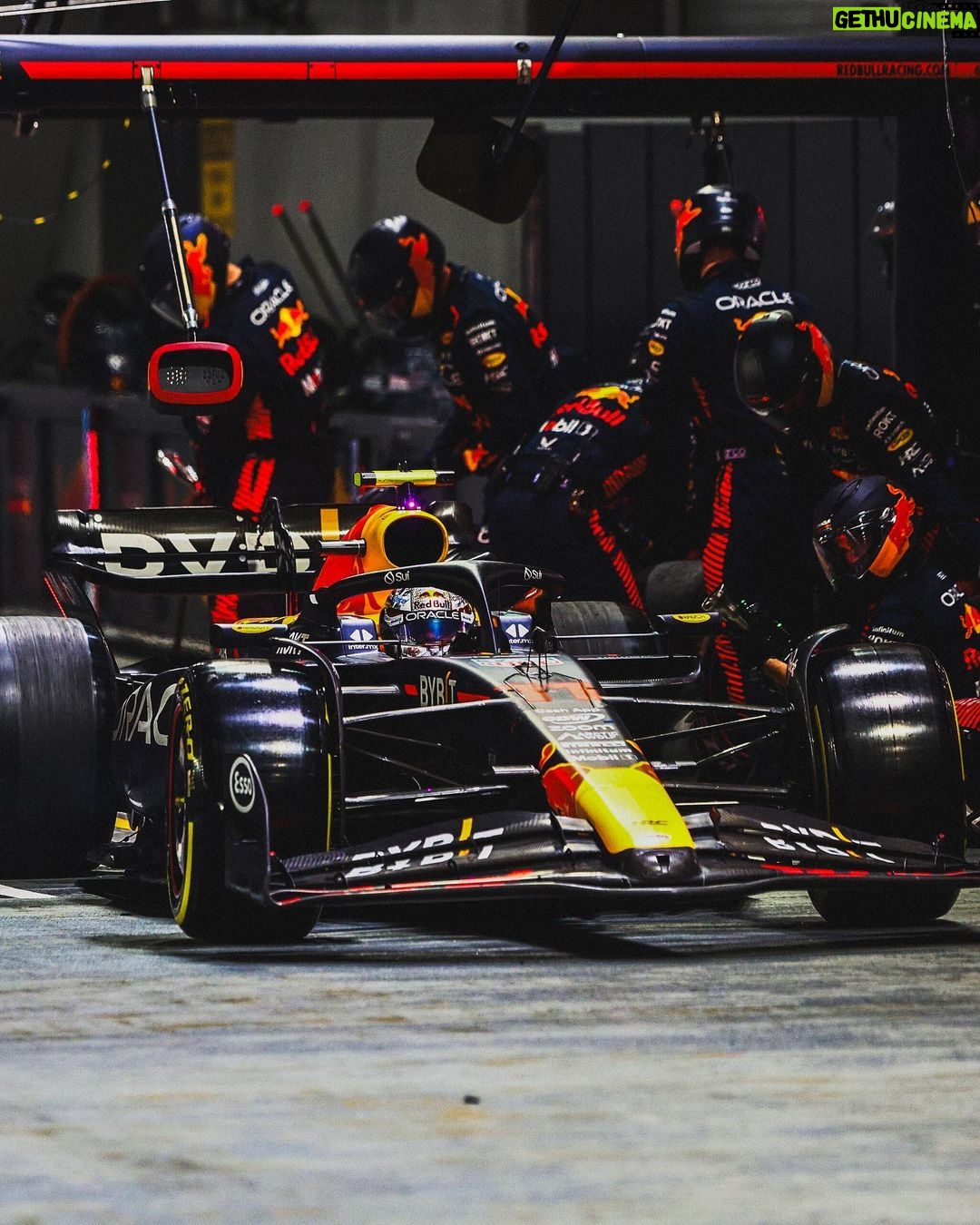 Sergio Pérez Instagram - It wasn't the race we hoped for. Nothing went our way. The safety car didn't help, but we gave it our all on track and secured 4 hard-fought points. Now, our focus shifts to Japan. On another note, grateful to have reached 250 races. No fue la carrera que esperábamos. Nada nos salió. El safety car no ayudó, pero lo dimos todo en la pista y nos llevamos 4 puntos que costaron mucho. Ahora ya a pensar en Japón. Por otro lado muy agradecido de haber cumplido 250 carreras. #SP11 Singapore Grand Prix