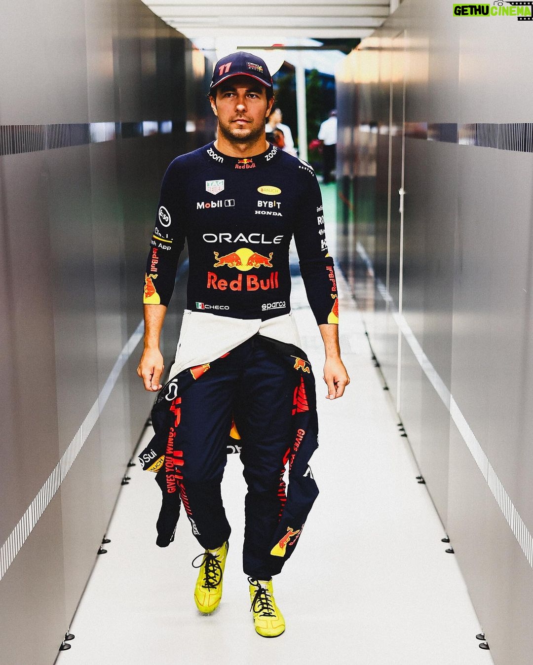 Sergio Pérez Instagram - It wasn't the race we hoped for. Nothing went our way. The safety car didn't help, but we gave it our all on track and secured 4 hard-fought points. Now, our focus shifts to Japan. On another note, grateful to have reached 250 races. No fue la carrera que esperábamos. Nada nos salió. El safety car no ayudó, pero lo dimos todo en la pista y nos llevamos 4 puntos que costaron mucho. Ahora ya a pensar en Japón. Por otro lado muy agradecido de haber cumplido 250 carreras. #SP11 Singapore Grand Prix