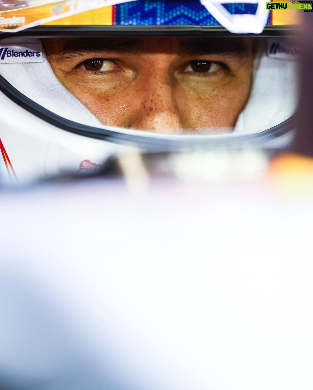 Sergio Pérez Instagram - Everything is very tight out there. Top 5 and a long race ahead, let’s go for a great start. Todo está muy apretado. Top 5 y mucha carrera por delante, vamos por un gran inicio #SP11 Bahrain International Circuit