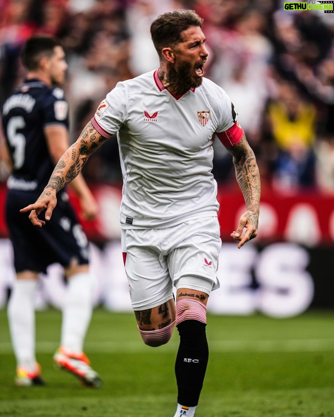Sergio Ramos Instagram - Victoria importante y merecida en casa. Increíble el ambiente en el Sánchez-Pizjuán. Y feliz de ayudar con el gol 🍳 ¡Seguimos creciendo como equipo, @sevillafc! ⚪️🔴 Important and well-deserved win at home. Amazing atmosphere at the Sánchez-Pizjuán. Happy to help with a goal 🍳 We keep growing as a team, #SevillaFC! ⚪️🔴