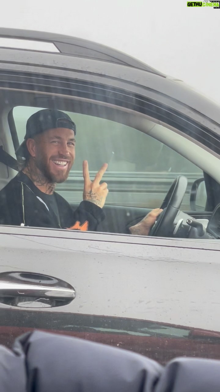 Sergio Ramos - 1.9 Million Likes - Dime que tu equipo ha ganado este fin de semana sin decirme que tu equipo ha ganado este fin de semana.
Tell me your team won this weekend without telling me that your team won this weekend.