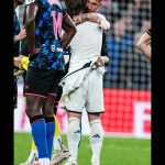 Sergio Ramos Instagram – Una pena el resultado porque el equipo lo dio todo. Hay que seguir trabajando así, convencidos y unidos.
Gracias, Bernabéu, por el cariño recibido. Emocionado, orgulloso y agradecido.
An unfortunate result because the team gave everything. We have to keep working like this and remain determined and united.
Thank you, Bernabéu, for the love received. Touched, proud and grateful.