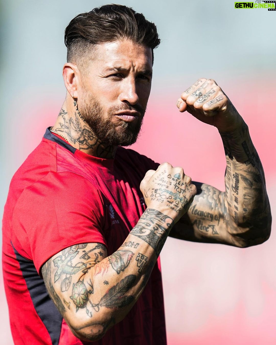 Sergio Ramos Instagram - Ready to rumble 💪🏻👊🏻