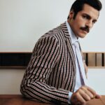 Serkan Çayoğlu Instagram – @vogueturkiye 👊🏻

Fotoğraf @emreguven 
Röportaj @canremziergen 
Moda editörü @tugcebahcivangil 
Saç @yildirimbozuyuk 
Makyaj @burkhu 
Moda editörü asistanları @ece_acarr Selen kılıç
Fotoğraf asistanları: Alican Tükle, Furkan Pala