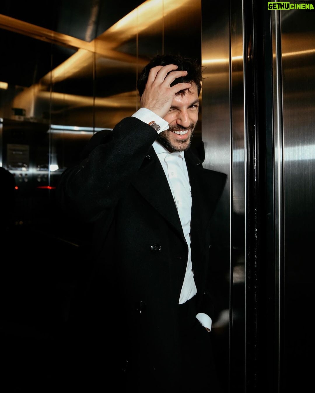 Serkan Çayoğlu Instagram - Last night💥 #mehmedfetihlersultanı Styled by @yasemineke Jewellery @sevanbicakcijewellery Suit @haticegokceofficial Photo @gunermertt and thanks to my great team @aycacinkitaskardes @nakdas @tugceonyil @sametaltay @talentco.tr ❤️