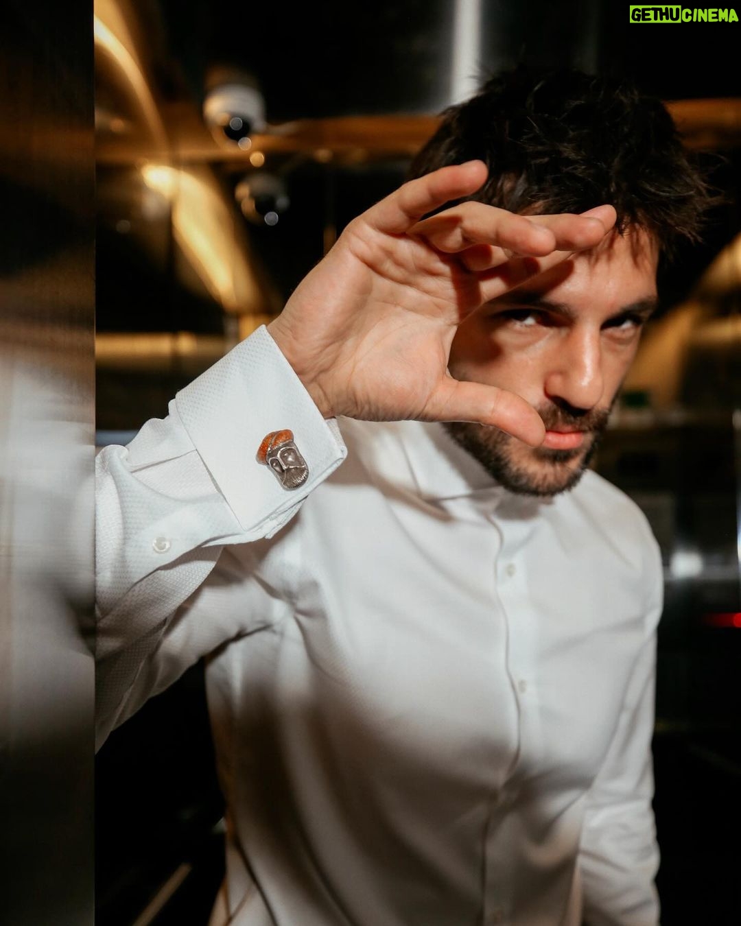 Serkan Çayoğlu Instagram - Last night💥 #mehmedfetihlersultanı Styled by @yasemineke Jewellery @sevanbicakcijewellery Suit @haticegokceofficial Photo @gunermertt and thanks to my great team @aycacinkitaskardes @nakdas @tugceonyil @sametaltay @talentco.tr ❤️