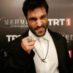 Serkan Çayoğlu Instagram - Last night💥 #mehmedfetihlersultanı Styled by @yasemineke Jewellery @sevanbicakcijewellery Suit @haticegokceofficial Photo @gunermertt and thanks to my great team @aycacinkitaskardes @nakdas @tugceonyil @sametaltay @talentco.tr ❤️