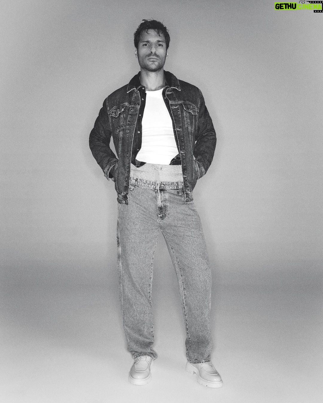 Serkan Çayoğlu Instagram - ⚫️⚪️ @soberdigital 🙌🏼 İnterview @baglankeskin Photography @eylulezik Fashion @a.batuhancetin Hair Stylist @akbulutmurat Make Up Artist @banukaraman_ Producer @zaltinkut Photography Asistants @atahancyln @erenkandira