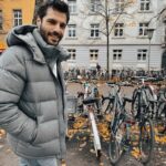 Serkan Çayoğlu Instagram - Freezing and smiling ❄️