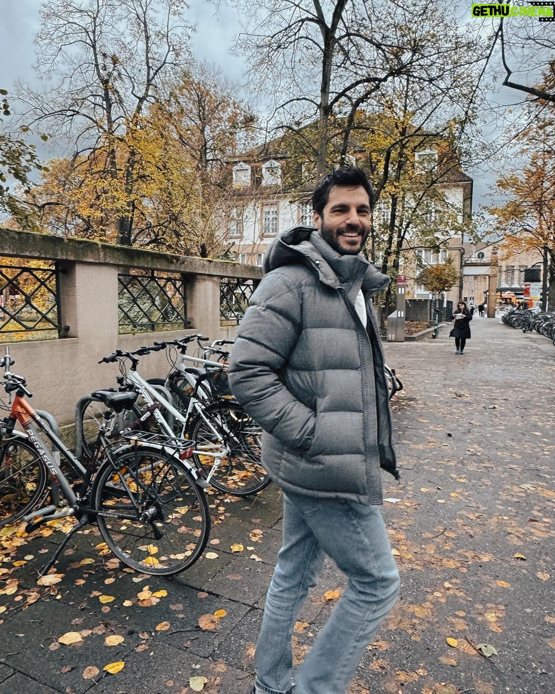 Serkan Çayoğlu Instagram - Freezing and smiling ❄️